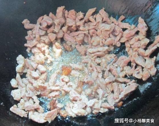 青椒炒肉，先炒青椒还是先炒肉？很多人不知道，难怪不香嫩不入味