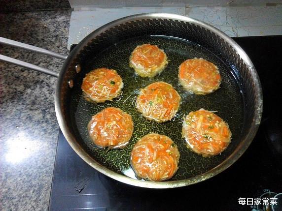 金针菇鸡肉蛋饼，简单又好吃！请你一定要试试！