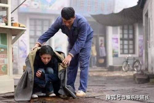 《鸡毛飞上天》骆玉珠在外面逛了一整天，饥肠辘辘又无处可去