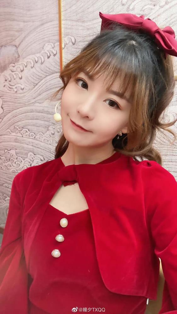 lol：lpl赛区女解说纷纷晒出新年照片，网友：rita太美