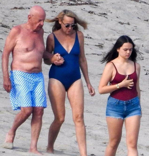 默多克和邓文迪海边度假，格蕾丝稍逊一筹