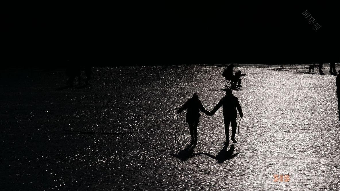 蚂蚁全媒体中心推荐|笑琰（靳新国）摄影作品：夕阳里的冰上乐趣