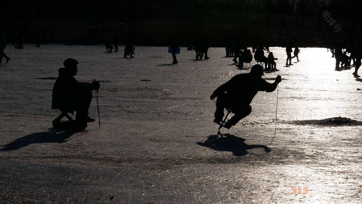 蚂蚁全媒体中心推荐|笑琰（靳新国）摄影作品：夕阳里的冰上乐趣