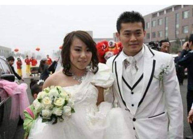 赵本山徒弟丫蛋结婚8年后离婚，与儿子相依为命