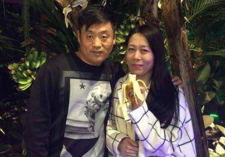 他娶美女做老婆，成名后送百万豪宅给妻子