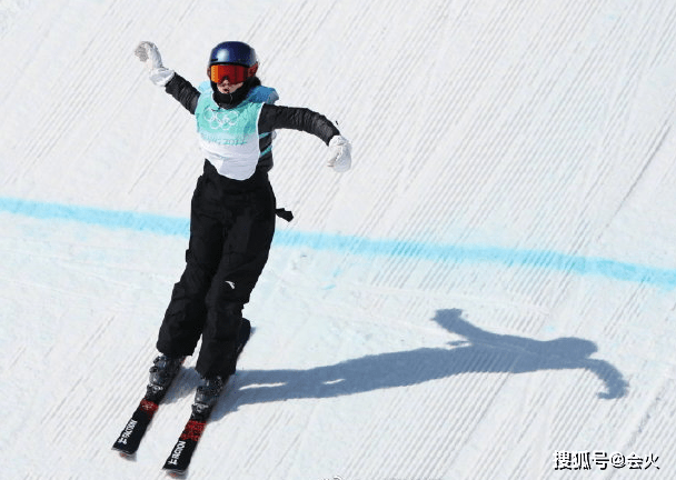 冬奥会自由式滑雪大跳台决赛曝光，谷爱凌勇夺金牌，表现十分镇定