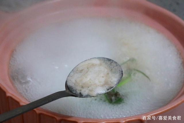 川菜中的“口水鸡”，鸡腿肉营养丰富，热量却超级低，谁吃谁夸