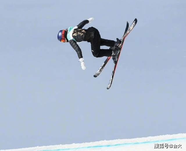 冬奥会自由式滑雪大跳台决赛曝光，谷爱凌勇夺金牌，表现十分镇定
