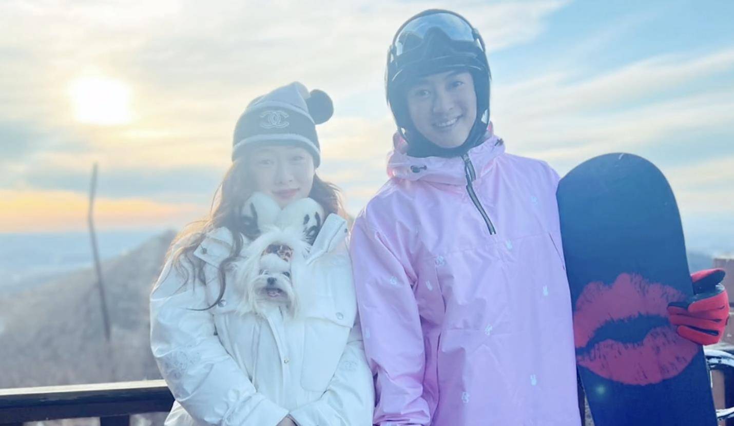 霍思燕与杜江分享滑冰照片，嗯哼的家庭地位令人担忧