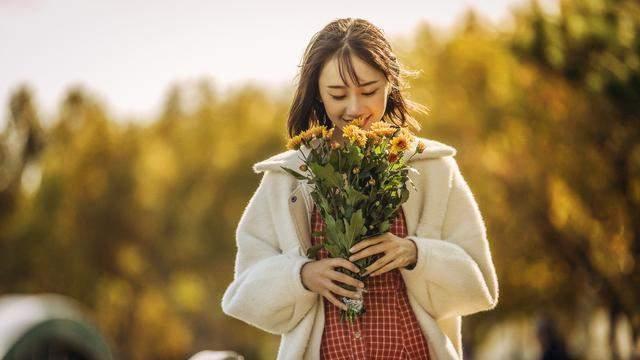 已婚女人总向你示好，无非是这几种心理