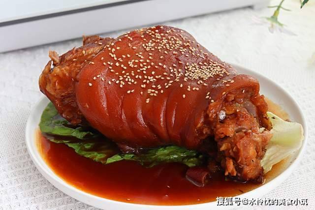 东坡肘子的做法，肥肉入口即化，瘦肉酥而不柴