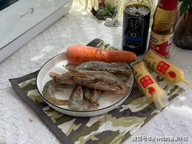 日本豆腐又称鸡蛋豆腐，虽质感似豆腐，却不含任何豆类成份