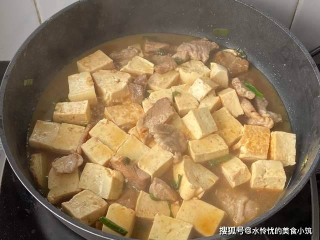 肥肠豆腐煲，简单易做，好吃下饭还不会油腻！