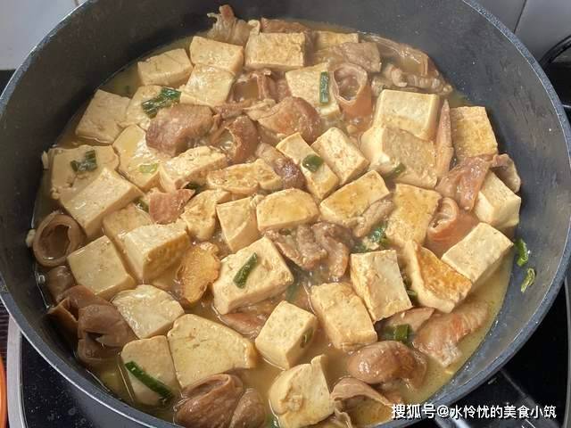 肥肠豆腐煲，简单易做，好吃下饭还不会油腻！