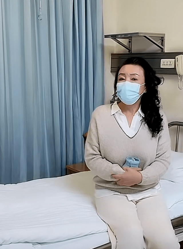 汪小菲妈妈张兰突然生病住院，网友：这是怎么回事？