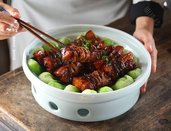 红烧肉的诱惑谁能抵挡得住呢？酒香稻草肉、笋干烧肉、屯溪干锅炖