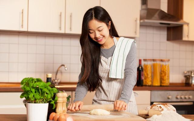 婚姻生活中，这三种傻女人，你遇到了吗？