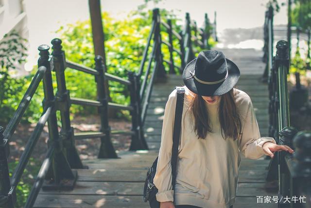 离婚不足半年，前妻挺着肚子嫁给了那个有家有室的同事