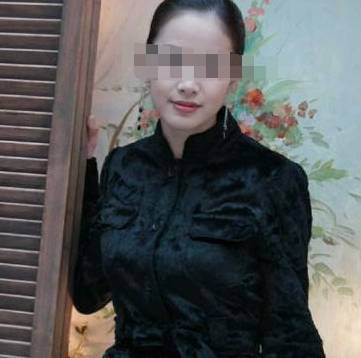 妻子半夜去打牌，我偷偷跟踪我妻子，妻子终于告诉我实情