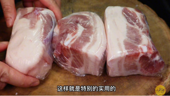 解冻肉最忌直接用水泡，肉摊老板教我一招