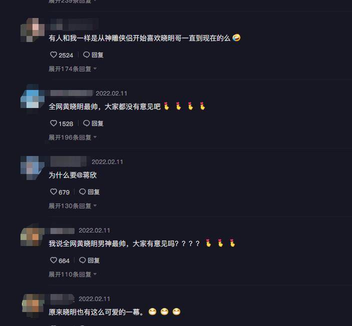 黄晓明和baby用同款特效拍摄视频，手举哑铃正在健身