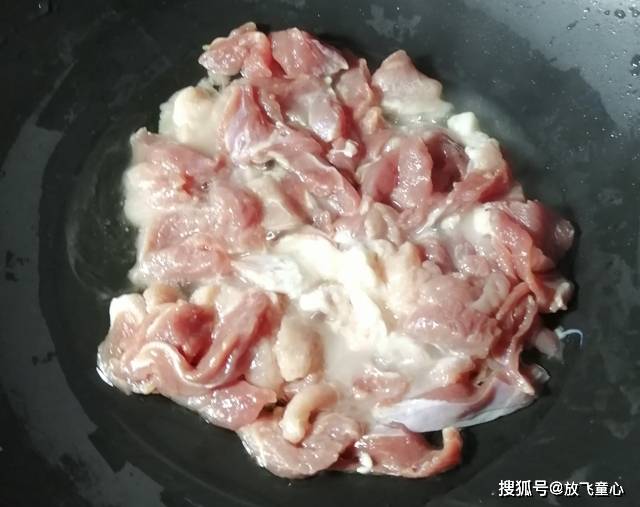 家常芹菜炒肉丝怎么炒脆嫩又好吃？掌握这三个小窍门，脆嫩又好吃