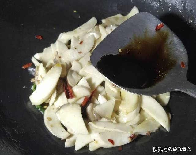 杏鲍菇炒腐竹的家常做法，滑嫩鲜香美味的杏鲍菇炒腐竹