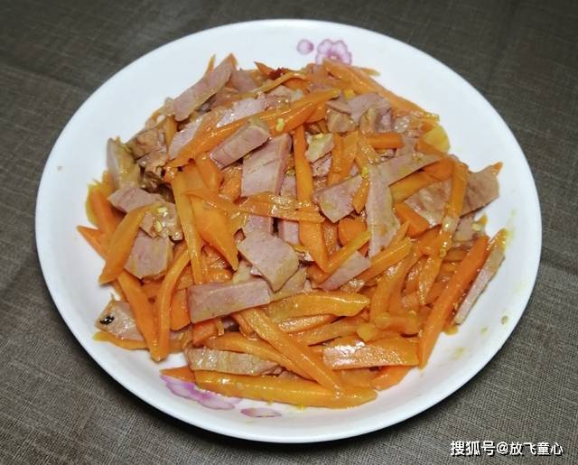 胡萝卜炒牛肉的家常做法，简单好吃开胃又下饭，好吃更下饭