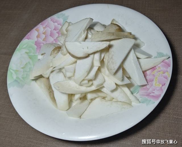 杏鲍菇炒肉的家常做法，鲜香美味开胃下饭，孩子爱吃得停不下嘴