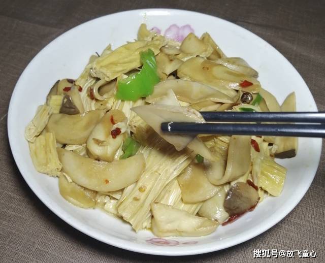 杏鲍菇炒腐竹的家常做法，滑嫩鲜香美味的杏鲍菇炒腐竹