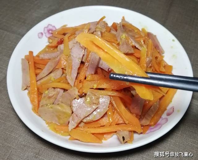 胡萝卜炒牛肉的家常做法，简单好吃开胃又下饭，好吃更下饭