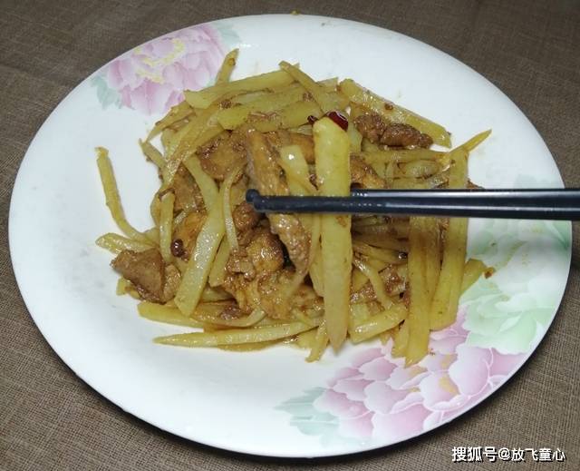 土豆丝炒肉怎么做好吃，土豆丝炒肉怎么家常做法