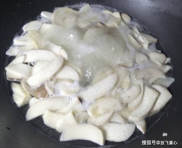 杏鲍菇炒腐竹的家常做法，滑嫩鲜香美味的杏鲍菇炒腐竹