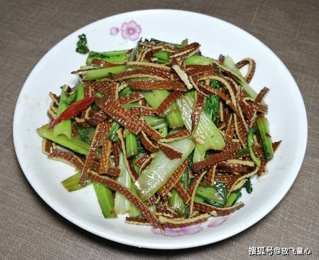 苔菜炒油丝，先炒苔菜还是先炒油丝，掌握这三个方面的窍门