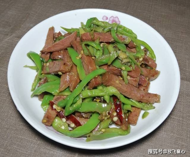 驴肉炒青椒的家常做法窍门，鲜嫩好吃还在于掌握三个小窍门