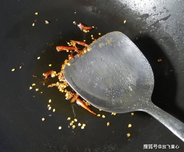 家常小炒菜芹菜炒牛皮豆干怎么做简单又好吃