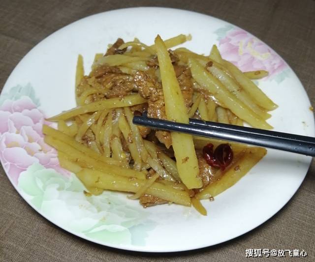 土豆丝炒肉怎么做好吃，土豆丝炒肉怎么家常做法