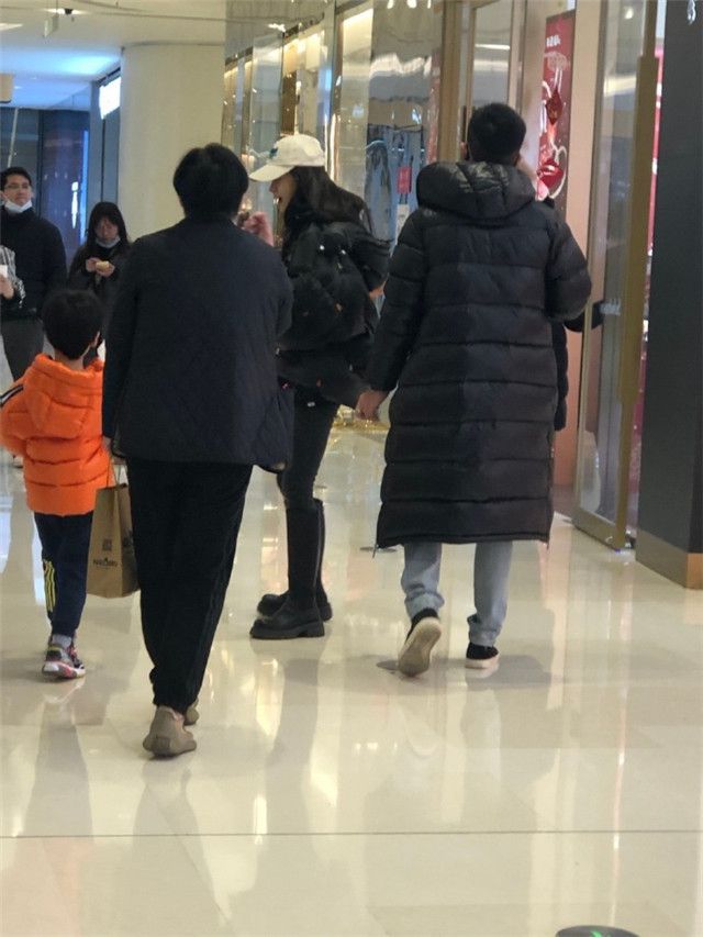 和黄晓明离婚后，baby首次和小海绵同框