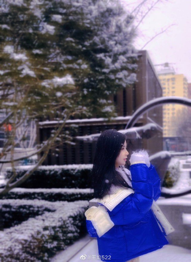 杜淳妻子王灿晒雪中美照，网友：好美啊