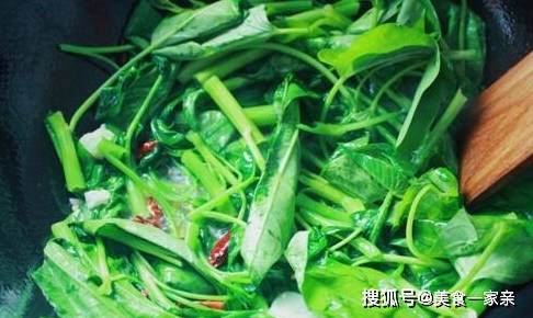 空心菜解暑清热补钙抗菌，隔三差五吃，骨骼结实身体好