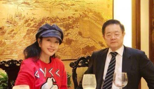 67岁刘晓庆晒视频，身材完美气质迷人，一脸冻龄令人羡慕