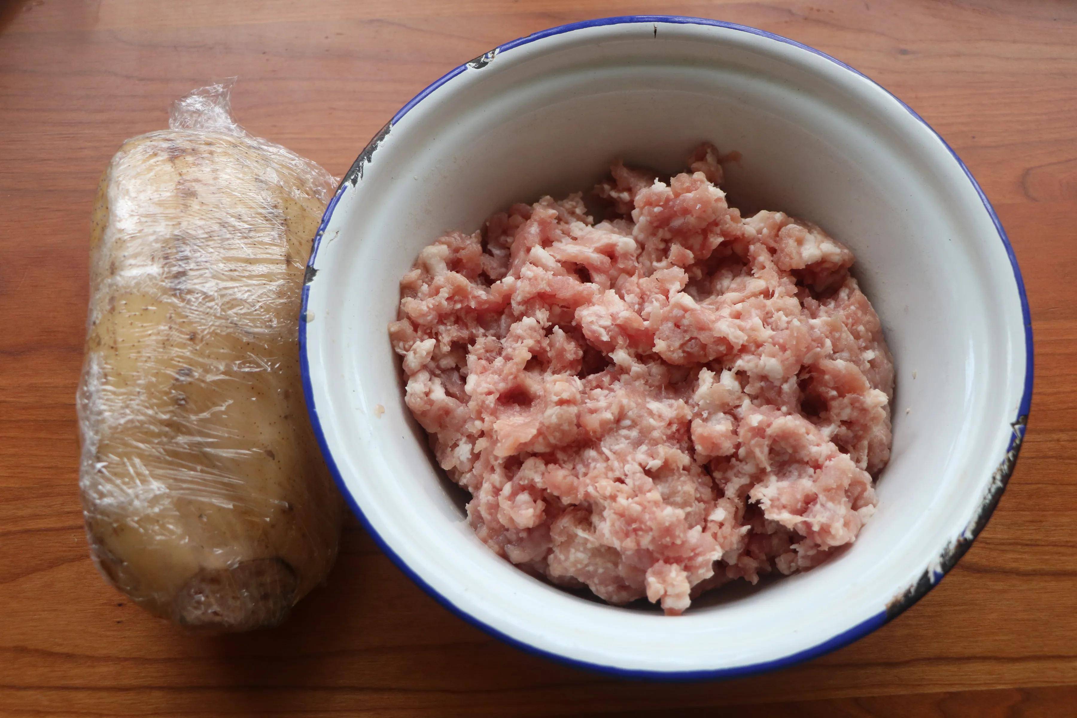 炸莲藕丸子口感好，地道的美食，全家都爱吃