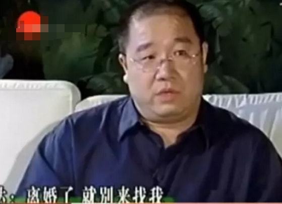 英达再次回应偏爱小儿子巴图，宋丹丹发文怒斥：不是人