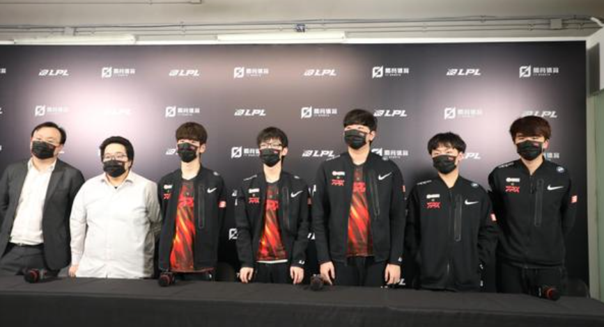 lpl：hang选手是世界第一辅助？解说和水友捧的太高了