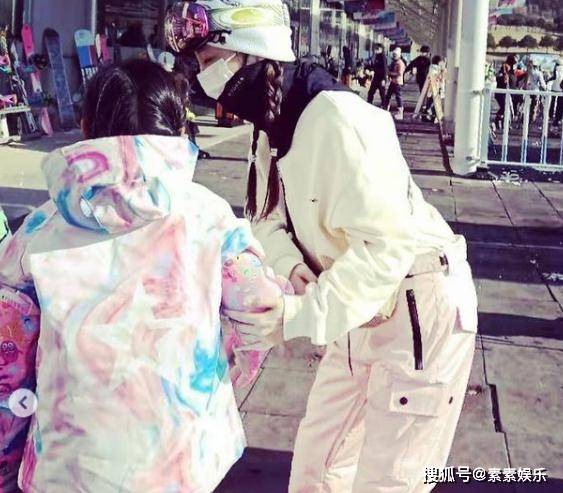 李小璐晒滑雪装备，网友：蹭谷爱凌的热度？