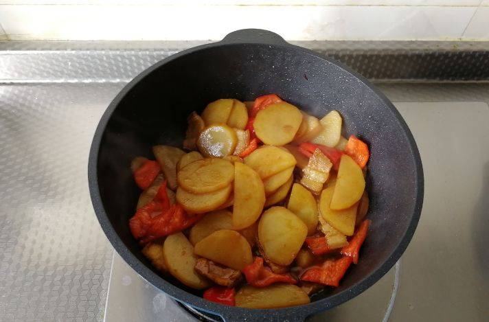 小土豆炒肉片，没有胃口，快来试试这道菜吧