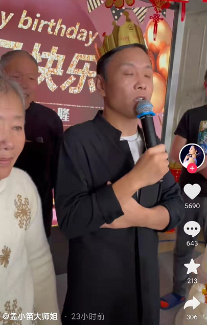 歌手祁隆43岁生日宴现场照片曝光，曾为朱迅献唱歌曲