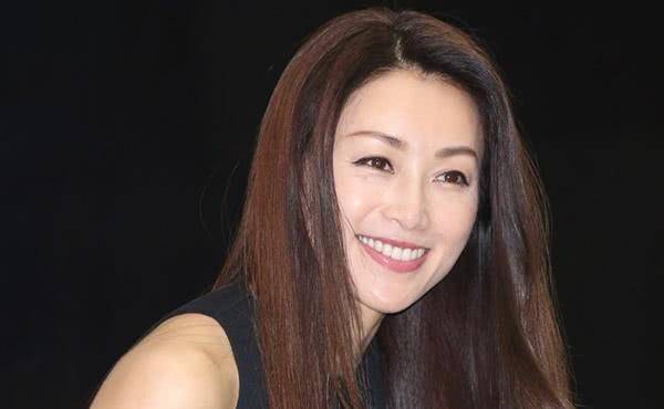 日本女明星酒井法子更新童年照，再见48岁的法子