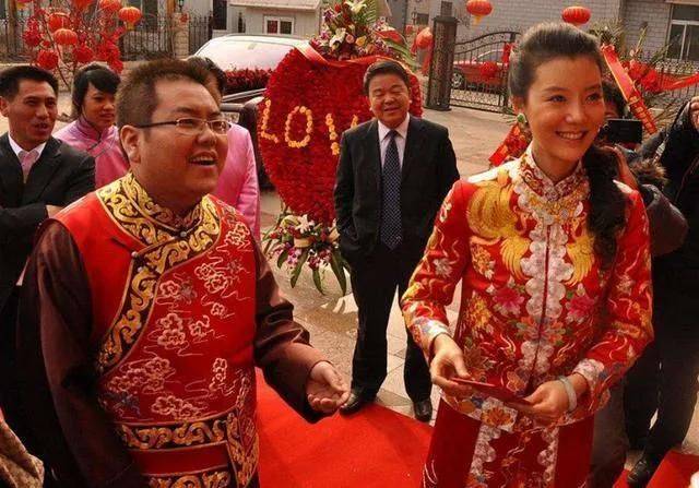 车晓离婚8年后，前夫李兆会再婚娶18线女星