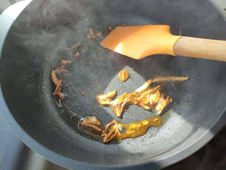 家常炖菜老板鱼，外皮酥脆，鱼肉鲜嫩可口